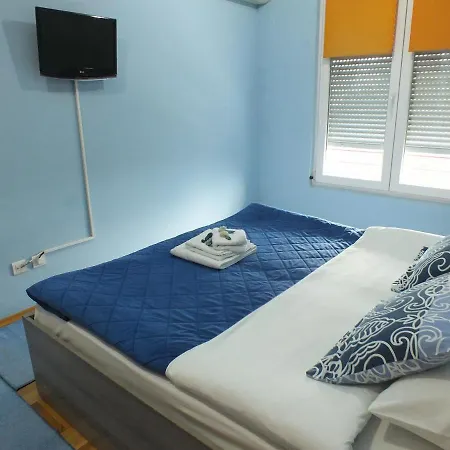 Temple Apartment *